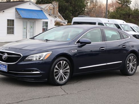 Used 2017 Buick LaCrosse Essence image 5