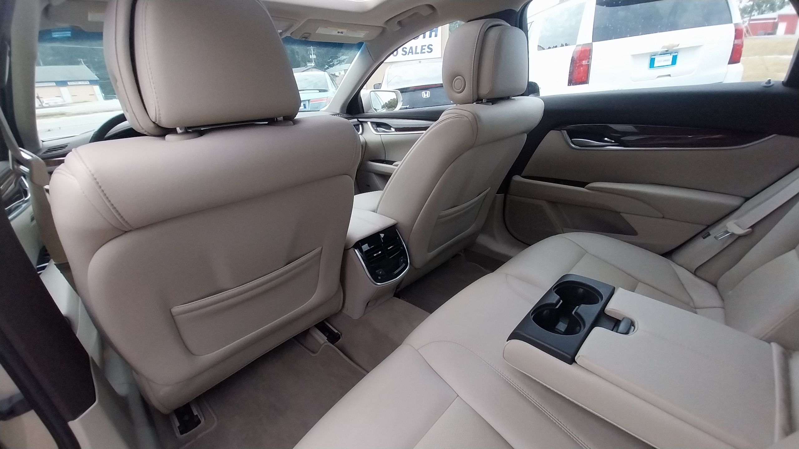 Used 2013 Cadillac XTS Luxury FWD image 15