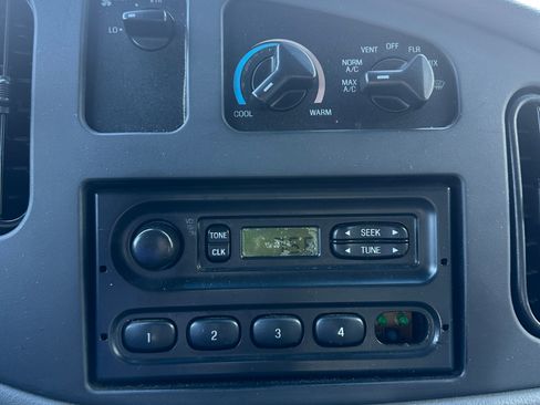 Used 2004 Ford E-350 and Econoline 350 XLT image 9