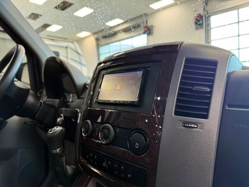 Used 2015 Mercedes-Benz Sprinter 4500 image 33