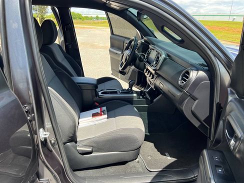 Used 2023 Toyota Tacoma TRD Sport image 15