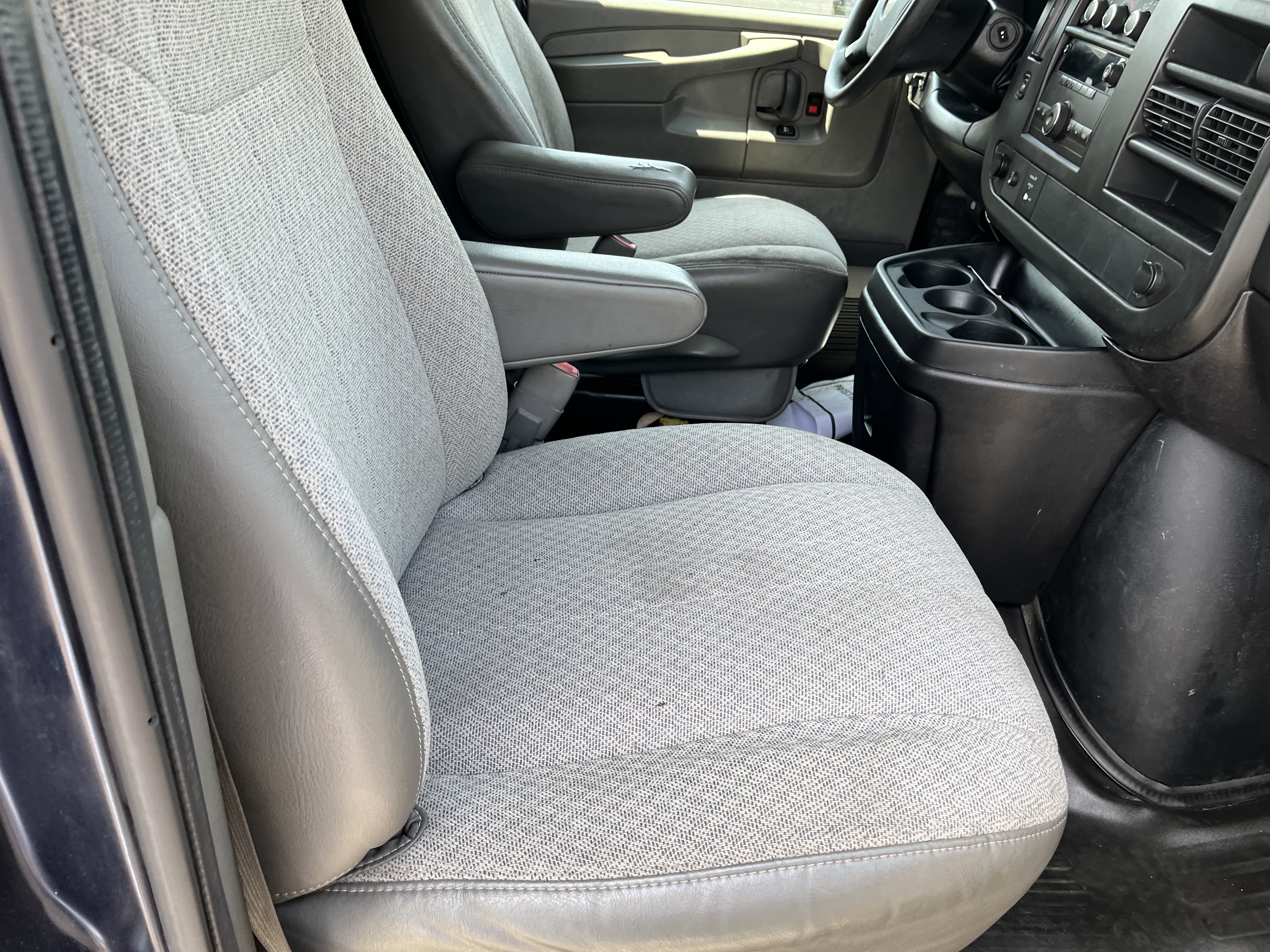 Used 2013 Chevrolet Express 2500 RWD image 10