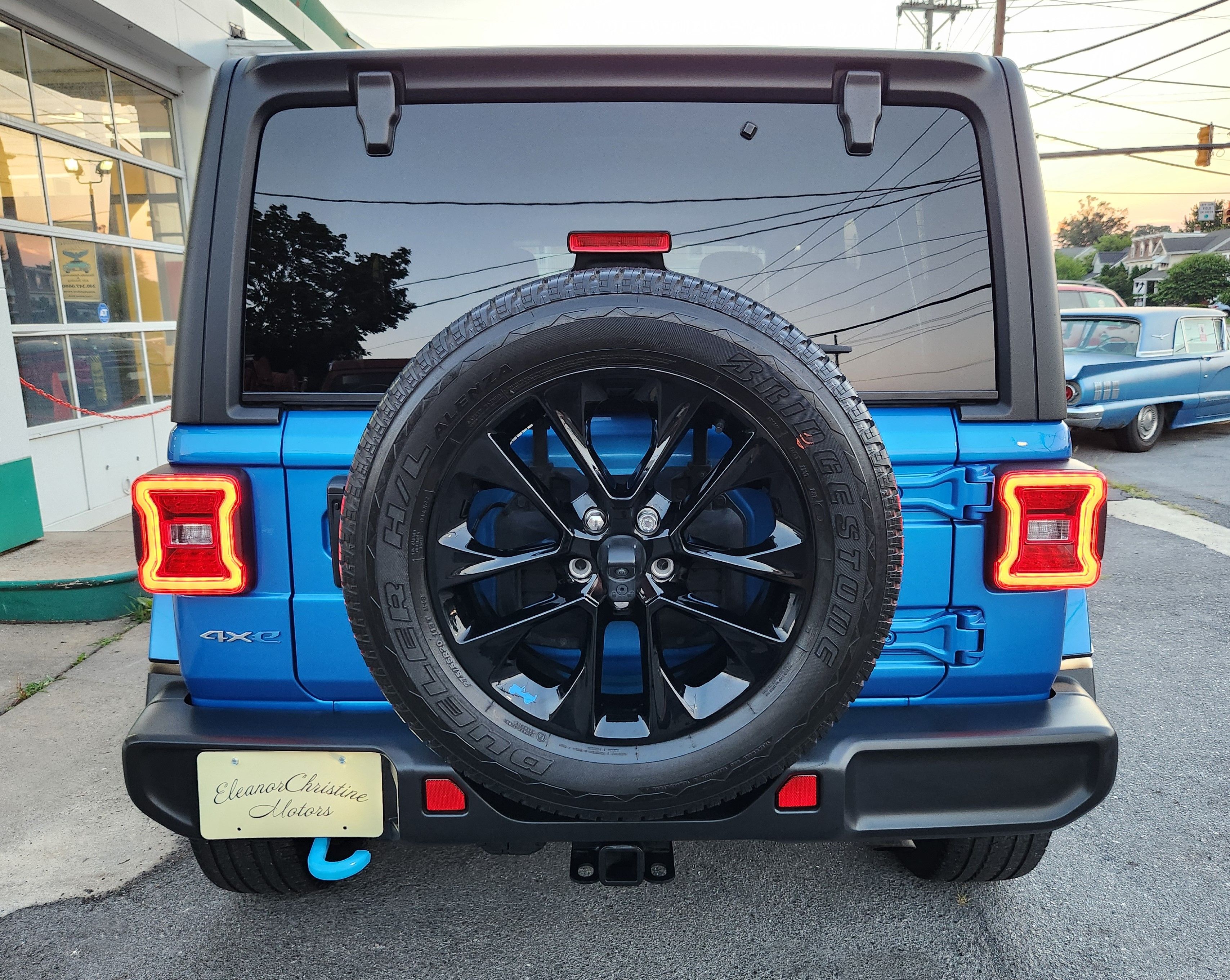 Used 2023 Jeep Wrangler 4WD Unlimited Sahara 4xe image 8