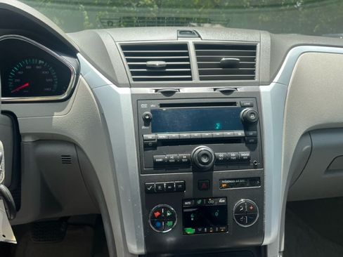 Used 2011 Chevrolet Traverse LT image 24