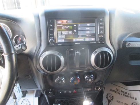 Used 2017 Jeep Wrangler 4WD Unlimited Sport S image 7