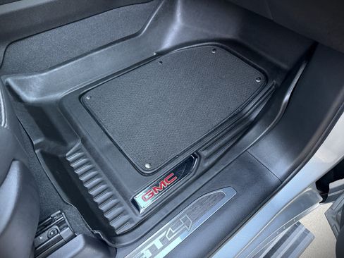 Used 2025 GMC Sierra 2500 AT4 image 34