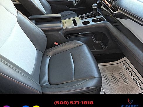 Used 2022 Toyota Sienna XSE image 27