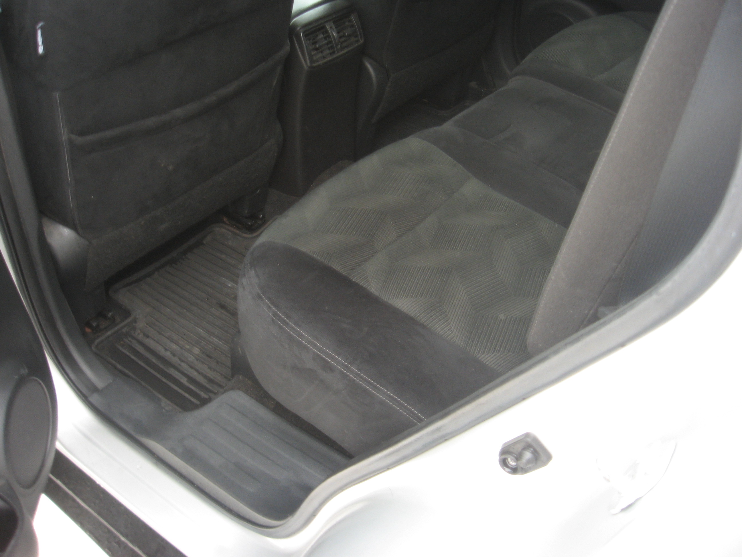 Used 2015 Nissan Rogue SV AWD/4WD image 7