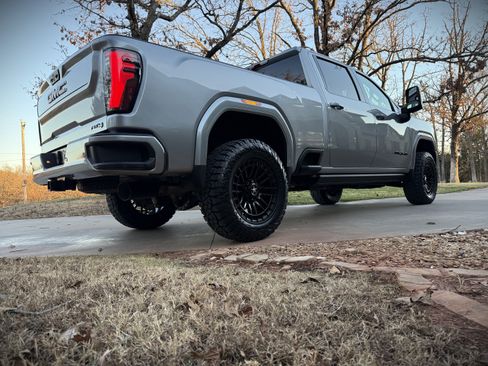 Used 2025 GMC Sierra 2500 AT4 image 12