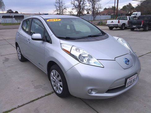 Used 2017 Nissan Leaf S image 1