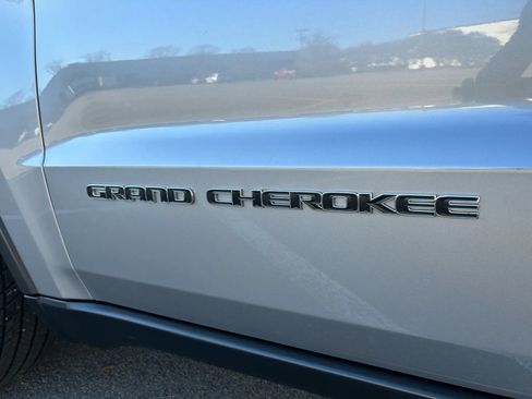 Used 2019 Jeep Grand Cherokee Limited image 10