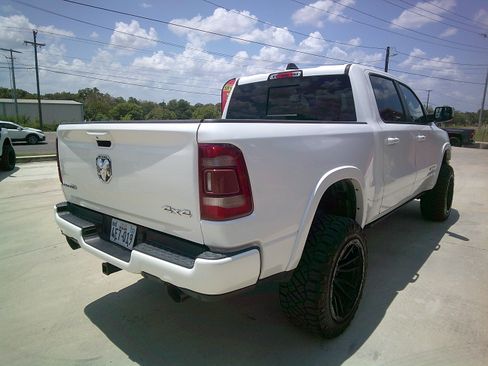 Used 2019 RAM 1500 Laramie AWD/4WD image 4