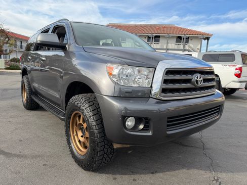 Used 2017 Toyota Sequoia SR5 image 11
