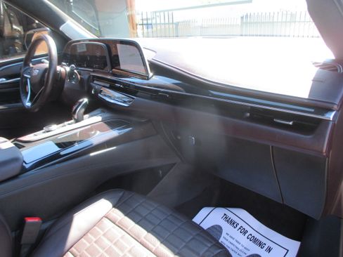 Used 2023 Cadillac Escalade Platinum Sport image 4