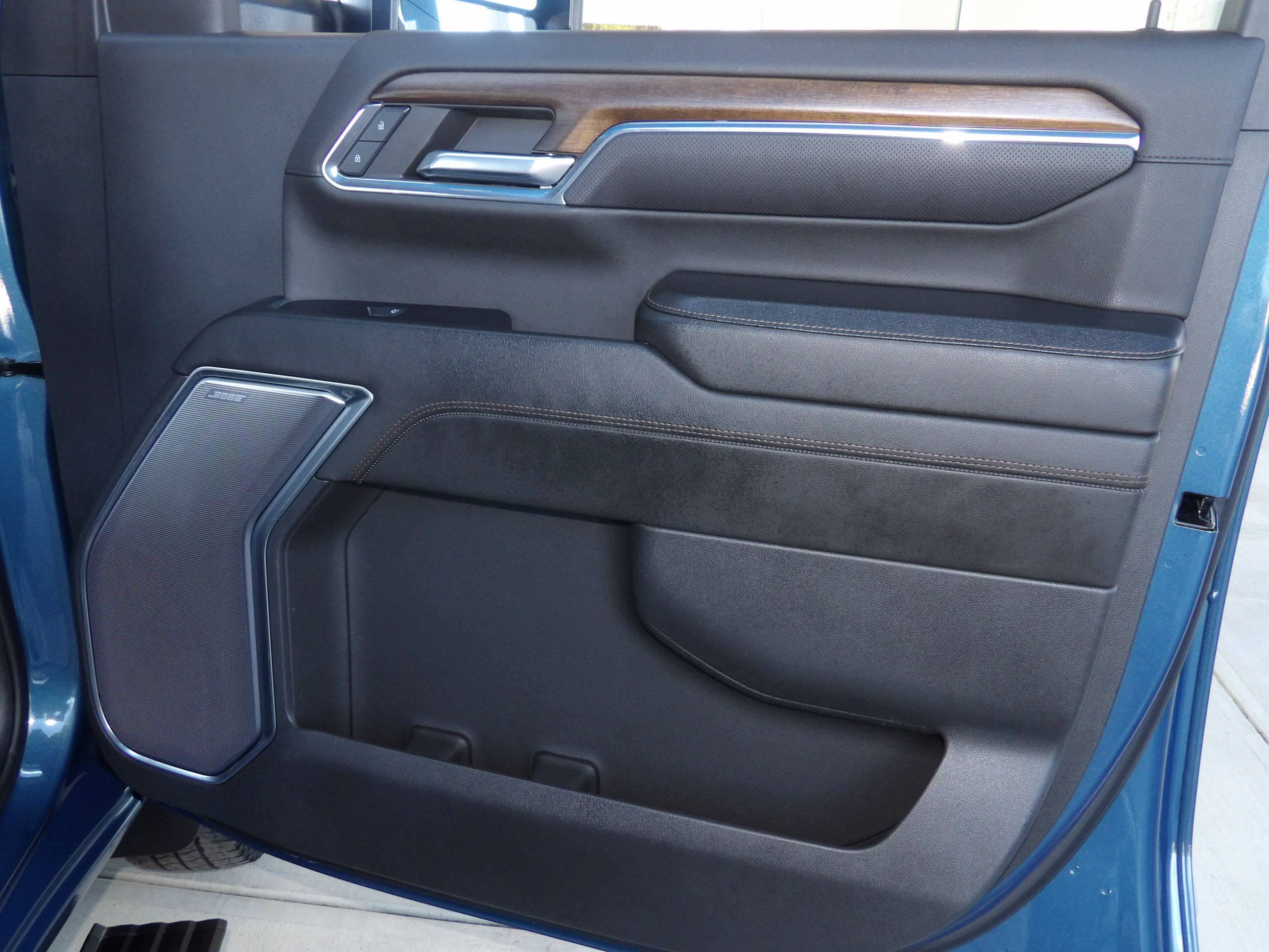 Used 2024 Chevrolet Silverado 3500 4x4 Crew Cab High Country image 29