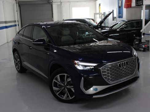 Used 2024 Audi Q4 e-tron quattro Premium Plus Sportback AWD/4WD image 12