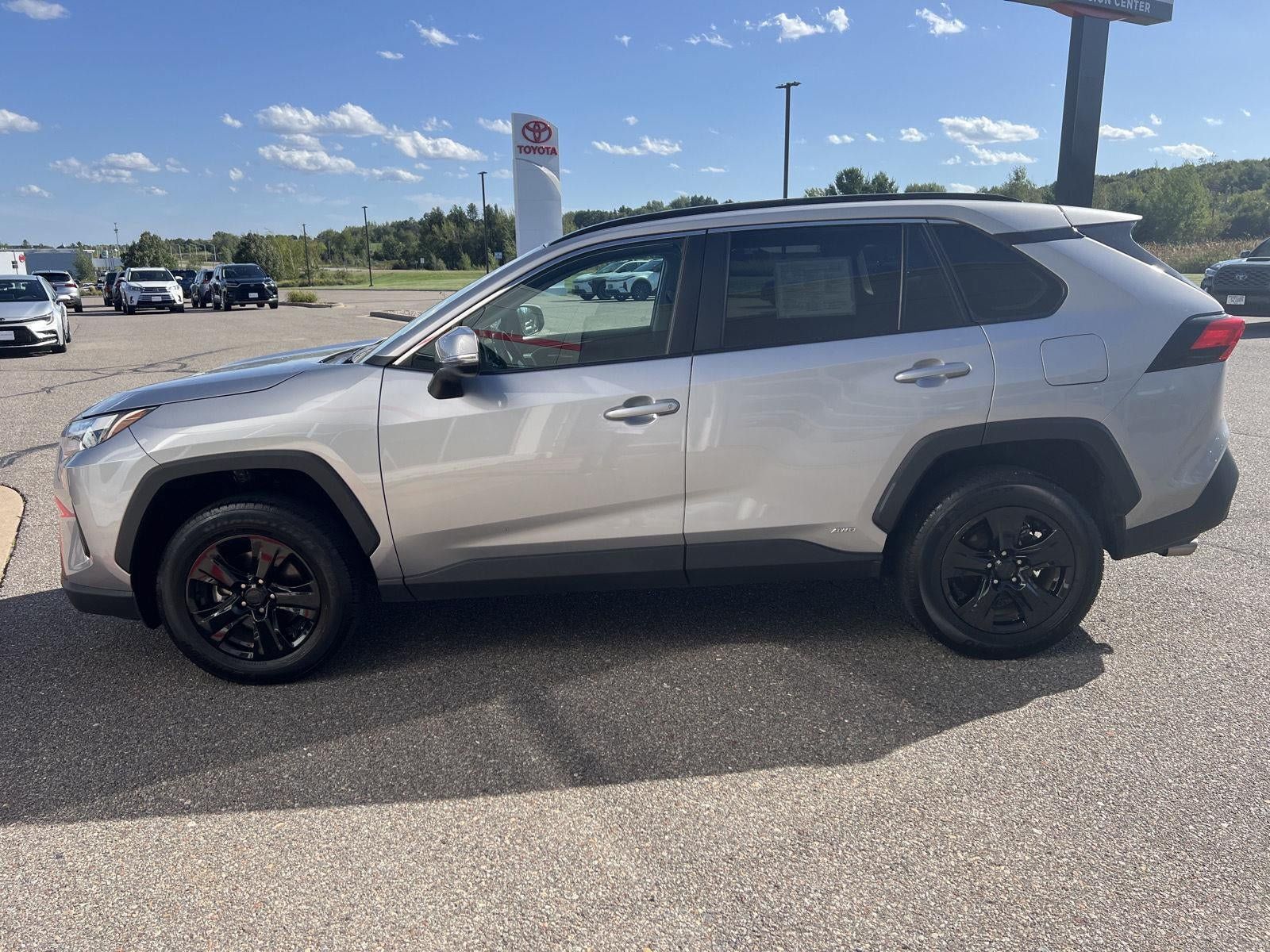 Used 2025 Toyota RAV4 XLE AWD/4WD image 21
