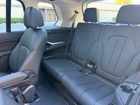 Used 2022 BMW X7 xDrive40i AWD/4WD image 13