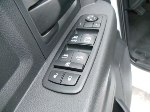 Used 2011 RAM 2500 Tradesman image 18