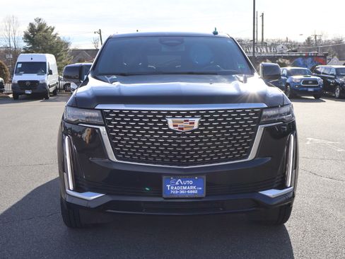 Used 2024 Cadillac Escalade ESV Luxury image 3