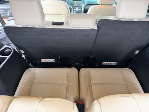 Used 2016 Ford Explorer Platinum image 19