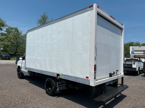 Used 2015 Ford E-350 and Econoline 350 image 3