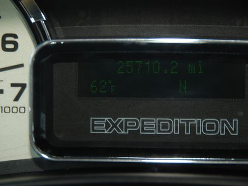 Used 2010 Ford Expedition XLT image 33