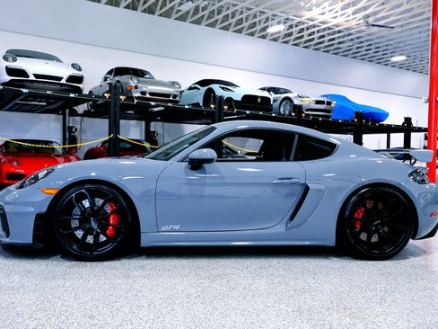 Used 2023 Porsche 718 Cayman GT4 image 3