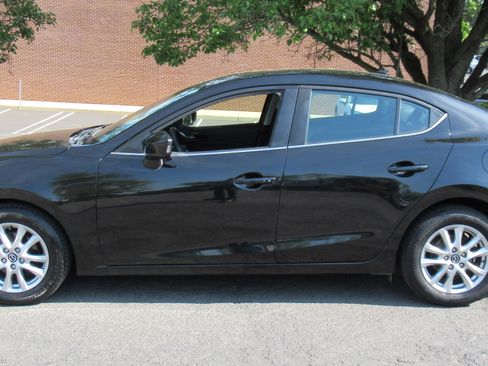 Used 2016 MAZDA MAZDA3 i Grand Touring Sedan FWD image 4