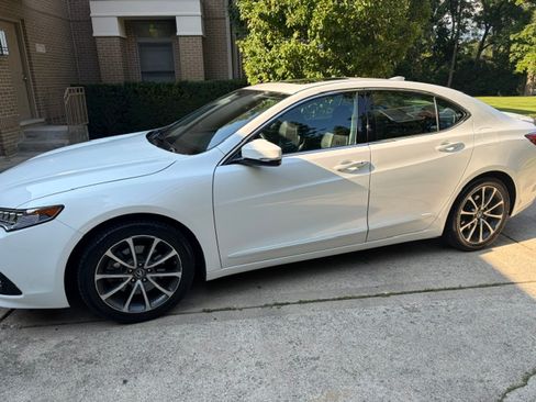 Used 2015 Acura TLX V6 SH-AWD w/ Advance Package image 2