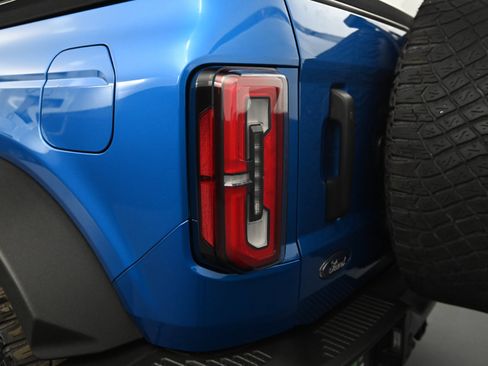 Used 2021 Ford Bronco Badlands image 15