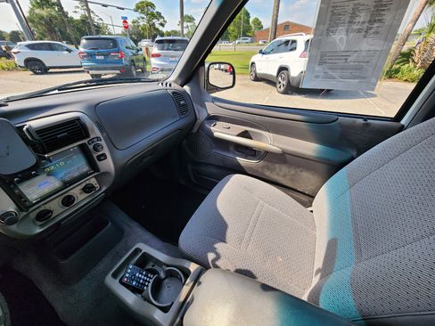 Used 2001 Ford Explorer XLT image 15