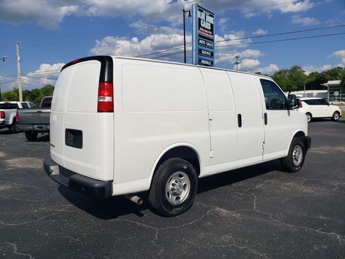Used 2021 Chevrolet Express 2500 RWD image 4