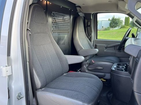 Used 2025 Chevrolet Express 2500 RWD image 12