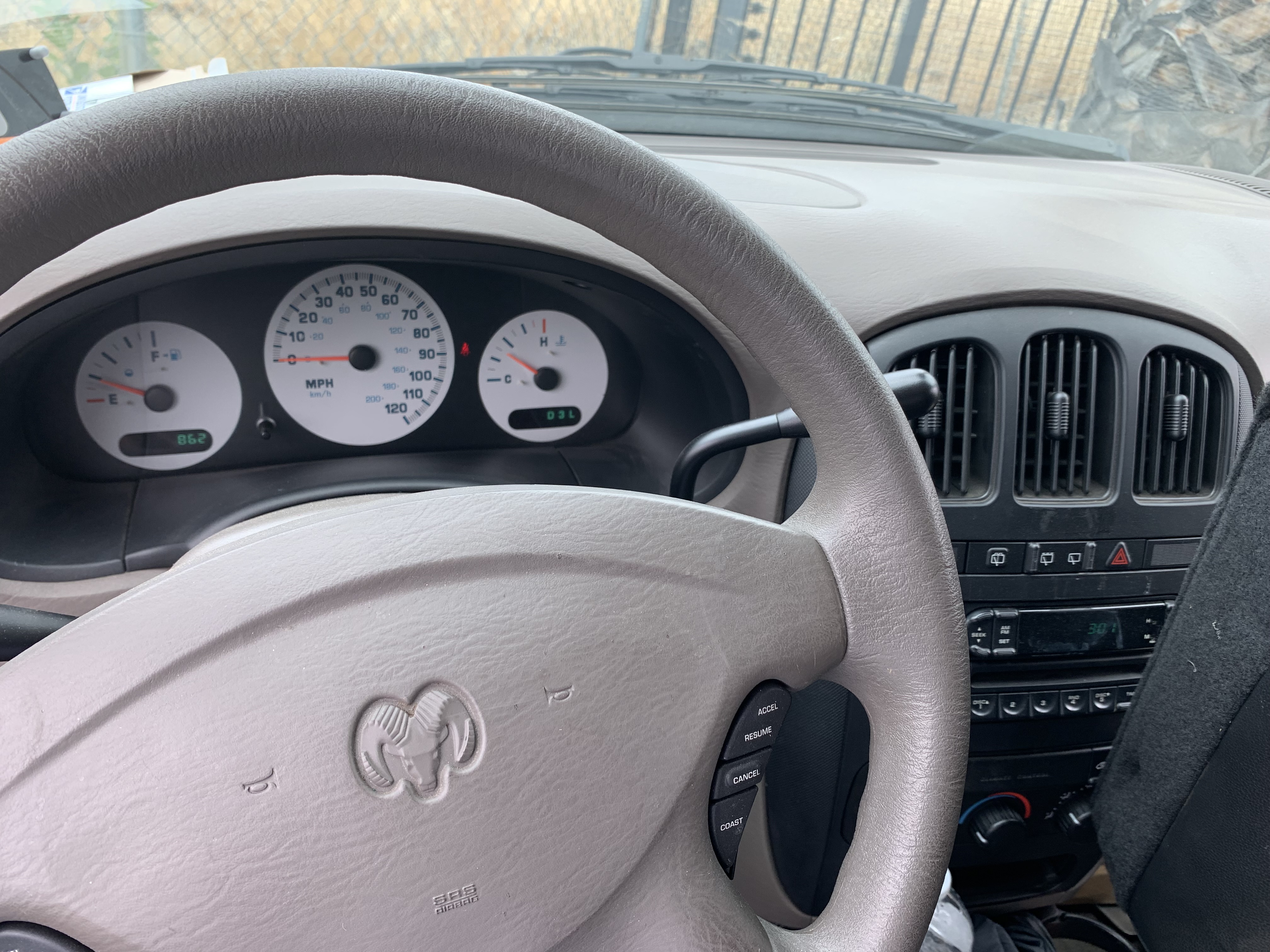 Used 2002 Dodge Caravan SE FWD image 7