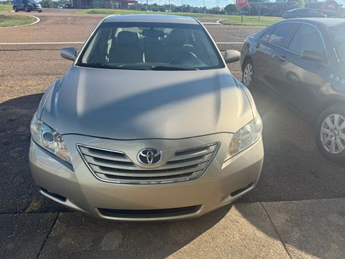 Used 2009 Toyota Camry V6 FWD image 1