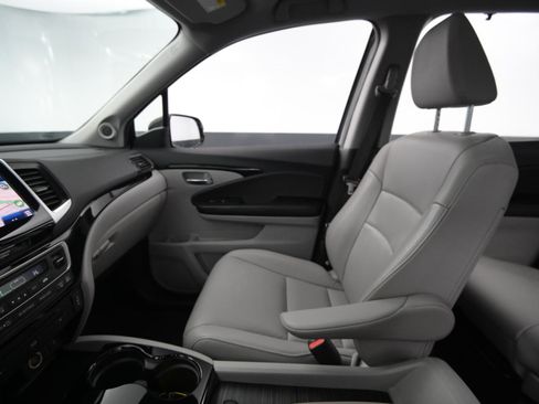 Used 2017 Honda Pilot Touring image 36