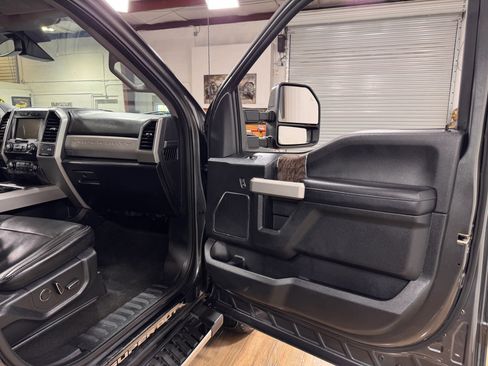 Used 2019 Ford F250 Lariat w/ Lariat Ultimate Package image 19