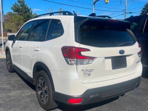 Used 2024 Subaru Forester Premium image 7