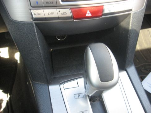 Used 2011 Subaru Outback 2.5i Limited AWD/4WD image 12
