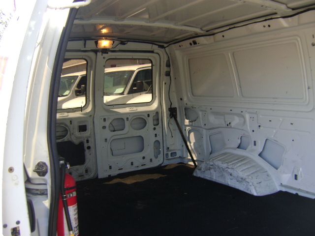 Used 2005 Ford E-250 and Econoline 250 UNAVAIL RWD image 15