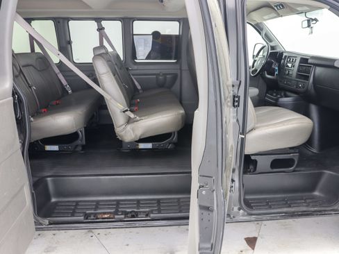 Used 2017 Chevrolet Express 2500 LS Passenger RWD image 12