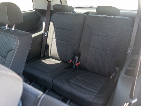 Used 2021 GMC Acadia SLE image 19