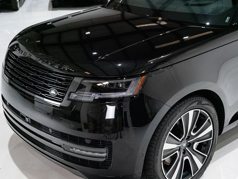 Used 2025 Land Rover Range Rover SE image 27