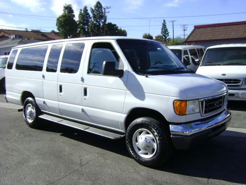 Used 2007 Ford E-350 and Econoline 350 XLT image 3