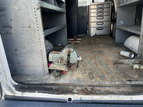 Used 2014 Ford E-350 and Econoline 350 image 12