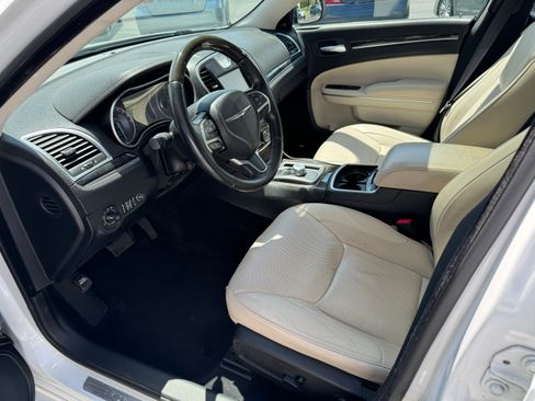 Used 2015 Chrysler 300 C image 7