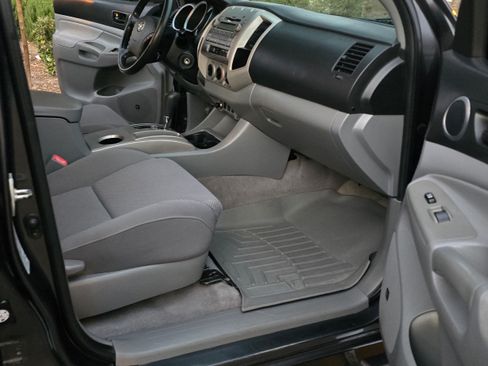 Used 2010 Toyota Tacoma TRD Off-Road image 21