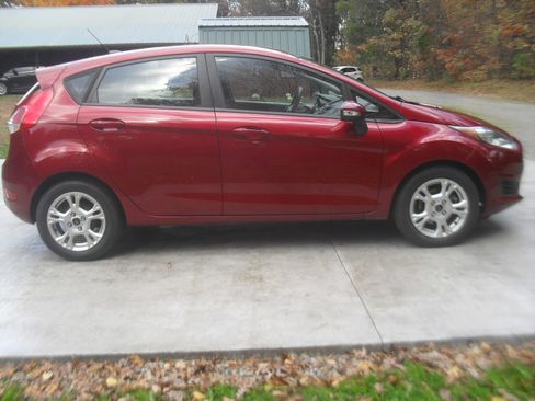 Used 2014 Ford Fiesta SE image 3
