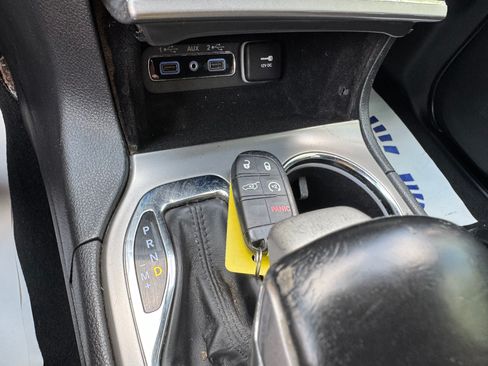 Used 2021 Jeep Grand Cherokee Laredo X image 29